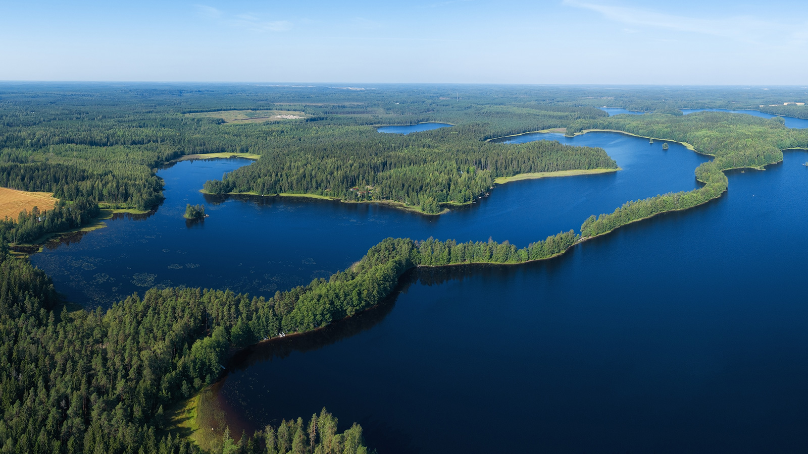 Suomalaista järvimaisemaa.