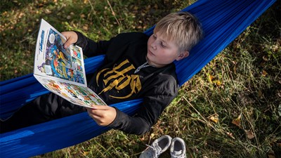 Voiko sarjakuvien lukeminen vaikuttaa lasten lukuintoon? Aku Ankka mukana jättitutkimuksessa