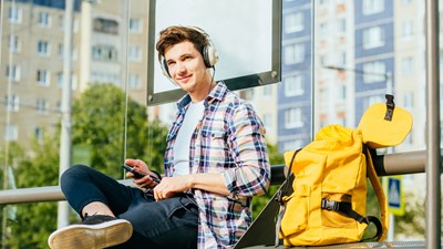 Aikakauslehtien lukijat arvostavat digisisällöissä helppoa saatavuutta, painettu lehti pärjää elämyksellisyydessä