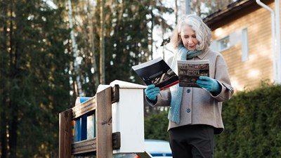 Postin uudet hinnankorotukset ja aluehinnoittelumalli iskevät kipeästi aikakauslehtiin. Erityisen hankalassa asemassa ovat lehdet, joiden lukijat asuvat haja-asutusalueilla. Pahimmillaan lehtikohtaiset korotukset voivat olla vuositasolla jopa yli kaksisataa tuhatta euroa. 