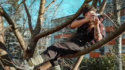 Miten tilaajan kannattaa toimia, jotta yhteistyö kuvaajan kanssa olisi mahdollisimman sujuvaa? Valokuvaaja Antti Yrjönen jakoi Magazine Symposiumissa vinkkinsä hyvien kuvien tilaamiseen.